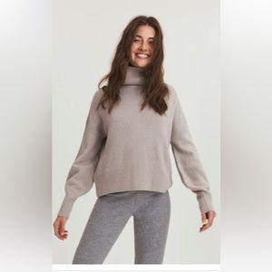 Something Navy Emma Oversized Turtleneck Sweater Size: S ; Color: Light Gray